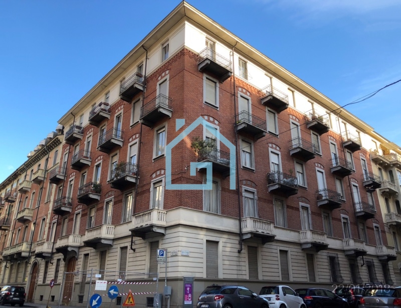 CORSO RE UMBERTO 2 ang. VIA BROFFERIO -PIAZZA SOLFERINO – TORINO